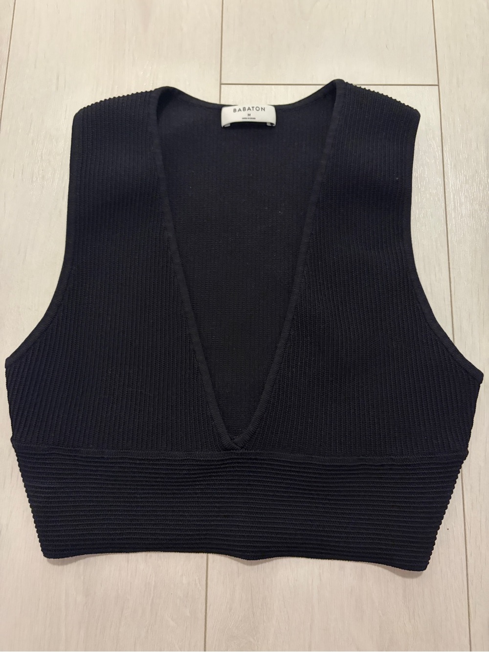 Babaton Black Ribbed Deep V Crop Tank